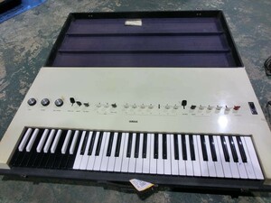 T【G3-92】【180サイズ】YAMAHA ヤマハ/ステージキーボード YC-20/ケース付/通電可/ジャンク扱い/※ノブ不足・傷・錆・汚れ有