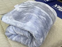西川　光沢の繊維　超あったか　肉厚エリ付２枚合せ毛布　ボリュームがすごい　極細繊維　ムジ　グレー　２,５kg　ウォッシャブル_画像1