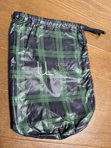 UNIQLO（ユニクロ） ウルトラライトダウン収納袋 グリーン系チェック柄 携帯用 巾着袋 レアカラー！