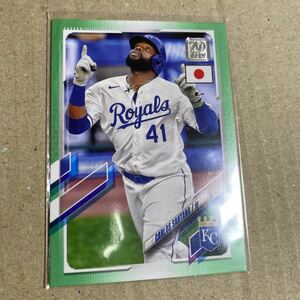 2021 Topps MLB Baseball JAPAN SPECIAL EDITION パラレル　ロイヤルズ　カルロス・サンタナ　55/75