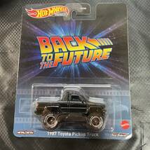 ホットウィール Hot wheels 【BACK TO THE FUTURE】1987 Toyota Pickup Truck トヨタピックアップトラック バックトゥザフューチャー_画像2