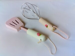 マザーガーデン　 木製玩具　泡だて器とフライ返し　野いちご 　キッチン用品　おままごと