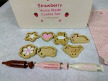 マザーガーデン　 木製玩具 クッキー　クッキー型　チョコレートクリーム　Strawberry Home Made Cookie Set　容器　お片付けボックス　_画像3