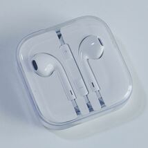 〈即決〉Apple アップル EarPods with 3.5 mm Headphone Plug イヤホン イヤフォン ［ゆうパケット発送対応］_画像1