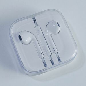 〈即決〉Apple アップル EarPods with 3.5 mm Headphone Plug イヤホン イヤフォン ［ゆうパケット発送対応］