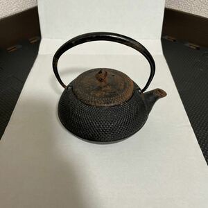 鉄瓶 茶道具 南部鉄器 急須 茶器 岩鋳 南部鉄瓶 伝統工芸 鉄器 あられ模様 IH10154h