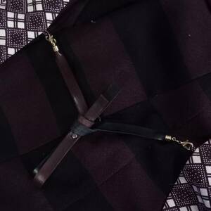 本革一重結び羽織紐 黒+焦げ茶染色レザー　着物や浴衣の羽織のワンポイントに！