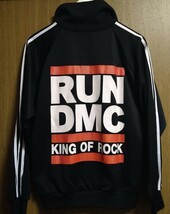 アディダス　RUN DMC　adidas ジャージ デサント製 黒(M〜Lサイズ相当サイズ表記なし)_画像1