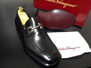 超美品 未使用 フェラガモ 7.5EEE Ferragamo ガンチーニ スクエアトゥ Uチップ ドレスローファー　箱付 8131