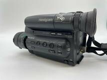NS29852A SONY ソニー ビデオカメラ レコーダー CCD-TR55 8ミリ ハンディカム 付属品多数 かばん バッテリー 充電器 保証書 解説書_画像5