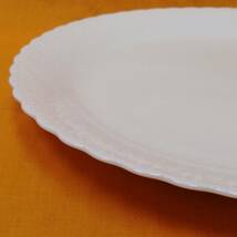 ○24011808　NARUMI　ナルミ　Bone China　オーバルプレート　プラター　楕円大皿　シルキーホワイト　サイズ約43cm×19cm　保管品_画像2