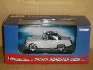 1/43 TOMICA EBBRO DATSUN ROADSTER 2000 白