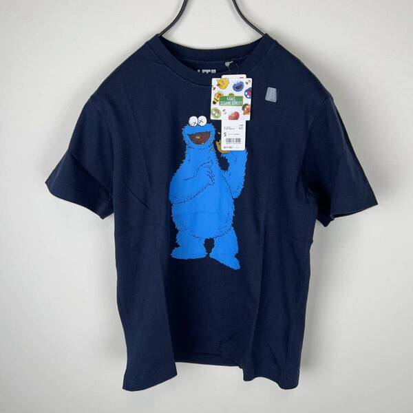 ユニクロ UNIQLO KAWS カウズ セサミストリート 半袖 Tシャツ Sサイズ ネイビー クッキーモンスター