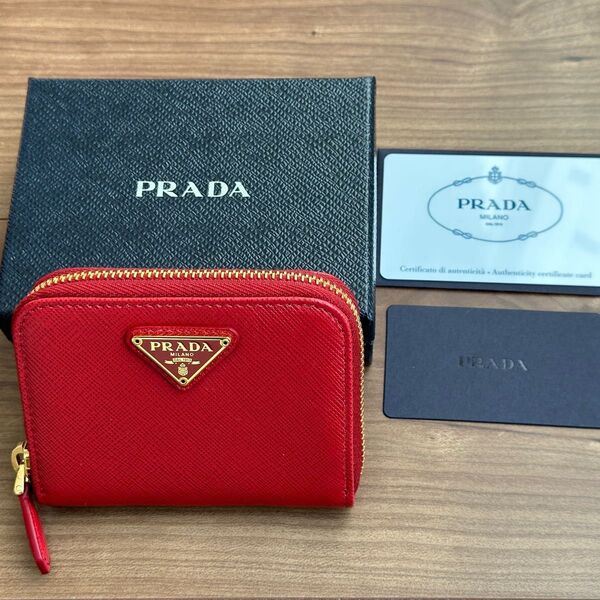PRADA ファスナーミニウォレット サフィアーノトライアングル