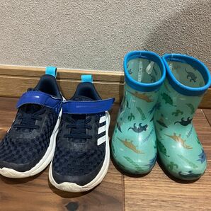 長靴　スニーカー　adidas 恐竜　キッズ