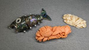 S0130 古美術 和装小物 珊瑚 サンゴ ブローチ 花彫り など　3点まとめ アンティーク