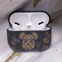 AirPods Proケース ベアブリック　エアーポッズ プロ　シリコン製　クマ柄　保護ケース　イヤホンケース　超軽量 新品　ブラック　ベア_画像3