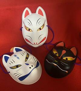 日本の伝統美「お面」！きつね面：白色、青色、黒色の狐面３枚セット／迫力の眼光！