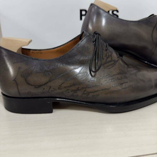 限定 定価32.5万円 ベルルッティ アレッサンドロ ガレ 120周年 カリグラフィースクリットレザー ビジネスシューズ 革靴 6.5 グレー 本物