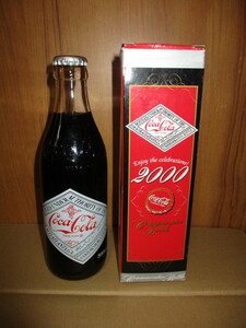2000年記念　コカ・コーラ　エンボス ボトル