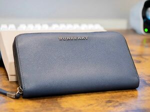 【レア】Burberry(バーバリー) 大判 長財布 ネイビー ファスナー