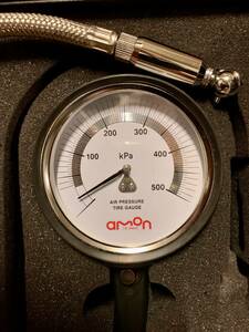 エーモン(amon) エアゲージ プレミアムグレード タイヤゲージ 空気圧 測定 ゲージ径φ78.5mm 耐衝撃ハードケース付 8820