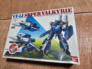 プラモデル　バンダイ1/100 マクロス　VF-1Jスーパーバルキリー　長期在庫品　同梱不可