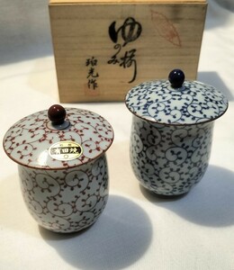 有田焼夫婦湯呑　蛸唐草模様　珀光　茶器　湯呑茶碗　伝統工芸品　湯呑茶碗ペアセット　お茶呑み　