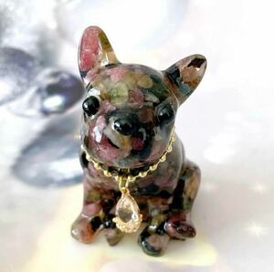 Art hand Auction Bouledogue français Lucky Orgonite aux yeux bouclés, Articles faits à la main, intérieur, marchandises diverses, ornement, objet