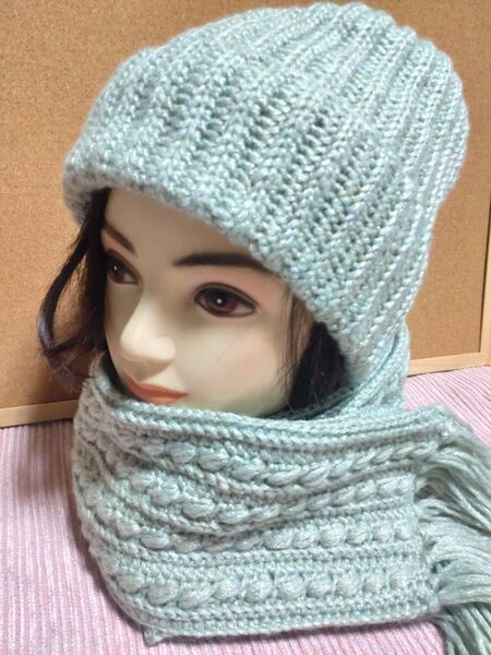 マフラー&ニット帽子セット　ホワイトグリーン（ラメ入り）　【ハンドメイド手編み】