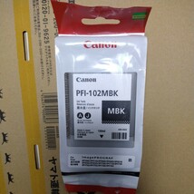 PFI-102MBK　インクタンク　マットブラック　キヤノン　未使用品_画像1