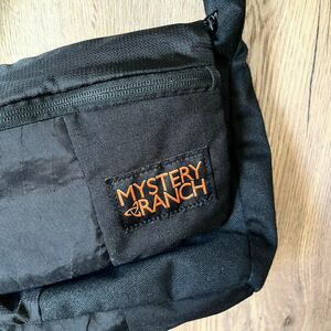 MYSTERY RANCH ska クレイジー ブラックショルダーバッグ ナイロン ミステリーランチ PORTER ポーター BRIEFING journal ships arrows