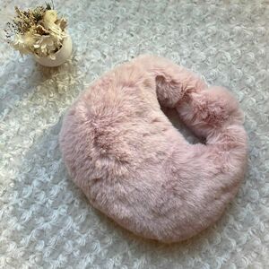 ファー　ハンドバッグ　ふわふわ　もふもふ　もこもこ　ふわもこ　ピンク　かわいい　韓国　結婚式　パーティ　バッグ　鞄　冬　プレゼント