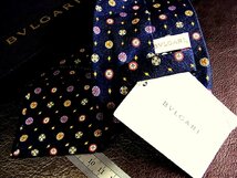 ★並品★4R01568【BVLGARI】ブルガリ「花 デザイン 柄」最高級セッテピエゲ ネクタイ_画像2