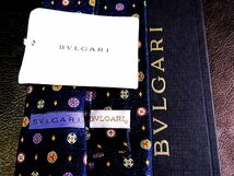 ★並品★4R01568【BVLGARI】ブルガリ「花 デザイン 柄」最高級セッテピエゲ ネクタイ_画像3