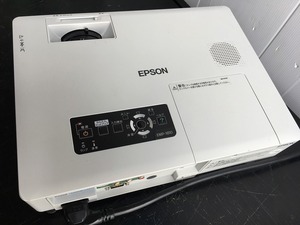 T■EPSON 3500lmプロジェクター EMP-1810【ランプ使用時間極少　11/0ｈ】送料無料！　投影OK[I0909M9 中2-2］