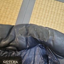 GOTCHA　ガッチャ　革ジャン（合成皮革）ネイビー メンズLサイズ フード内蔵 中綿 襟裏側に破損あり 【ジャンク品】_画像9