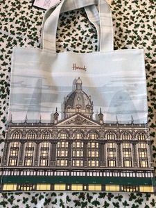 ハロッズ「Harrodsとロンドンのモダンな建築のコントラスト・バッグ」ハロッズ　Architectural Building Shopper Bag