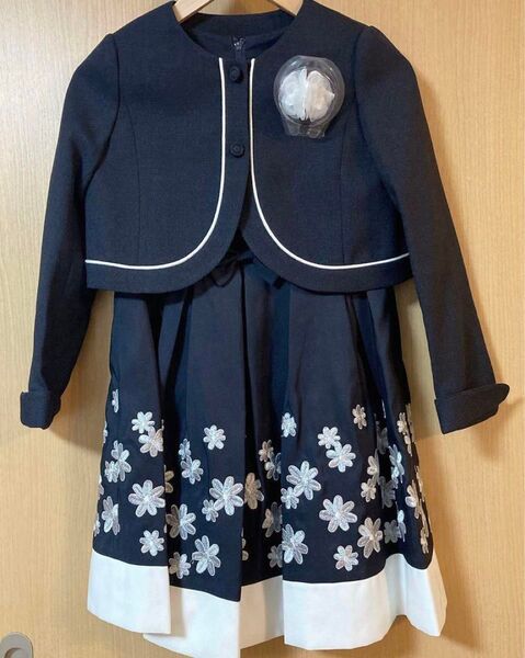 【130】プティマイン コサージュつき花刺しゅうワンピース×ジャケットセット ワンピース