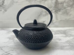 41915【自宅保管品】金属工芸品 ミニチュア 鉄瓶 霰 豆鉄瓶