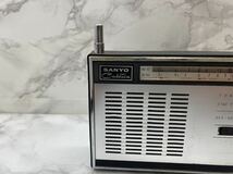 39479-2【自宅保管品】SANYO サンヨー 8S-P25 トランジスタラジオ ラジオ 当時物　昭和レトロ 8TRANSISTOR_画像3