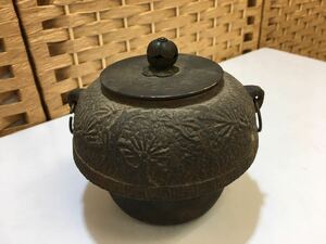 40448 龍文堂 造 鉄瓶 釜 約830g 骨董品 金属工芸 アンティーク 中古品 詳細不明