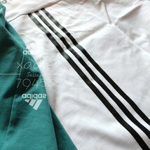 新品 正規品 adidas アディダス 2枚セット 長袖 ロンT プリント THREE STRIPES エメラルド系 白 ホワイト 3本ライン ロゴ 刺繍 厚手 2XL_画像4