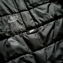 新品 正規品 NIKE ナイキ 中綿 パファー ジャケット 2WAY 表裏 リバーシブル 黒 ブラック 白 ロゴ刺繍 プリント サーマ 保温 M_画像9