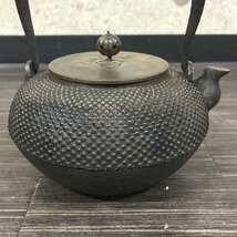 龍文堂造 在銘 刻印 鉄瓶 鉄壷 あられ 骨董 茶道具 古民具 1.4kg　013005w/T18（80）_画像5