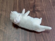 ＊obu＊ハンドメイド＊ 羊毛フェルト　猫 白猫　和猫　福猫 ねこ くつろぎ　手のひらサイズ_画像7