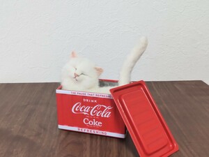 ＊obu＊ハンドメイド＊ 羊毛フェルト　白猫　猫　和猫　ねこ　福猫 コンテナ 箱入り猫