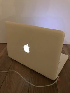 【中古起動品送料無料】Apple MacBook(Mac OS X 10.6.8)2GB1067MHz DDR／2009