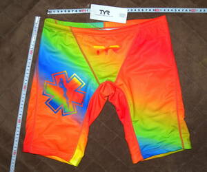 ★ Доставка включала охранник Tyr Rainbow Long Boxer Spats Swimsuit M Неиспользованный новый последний ★ ★