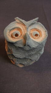  terra‐cotta [ owl ① ]